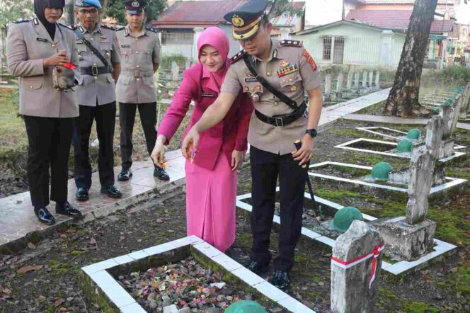 
					Kapolres Lahat Pimpin Ziarah ke-Taman Makam Pahlawan Puspa Bhakti