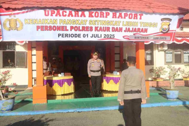 
					Kapolres Kaur Pimpin Korp Raport Kenaikan Pangkat 22 Bintara