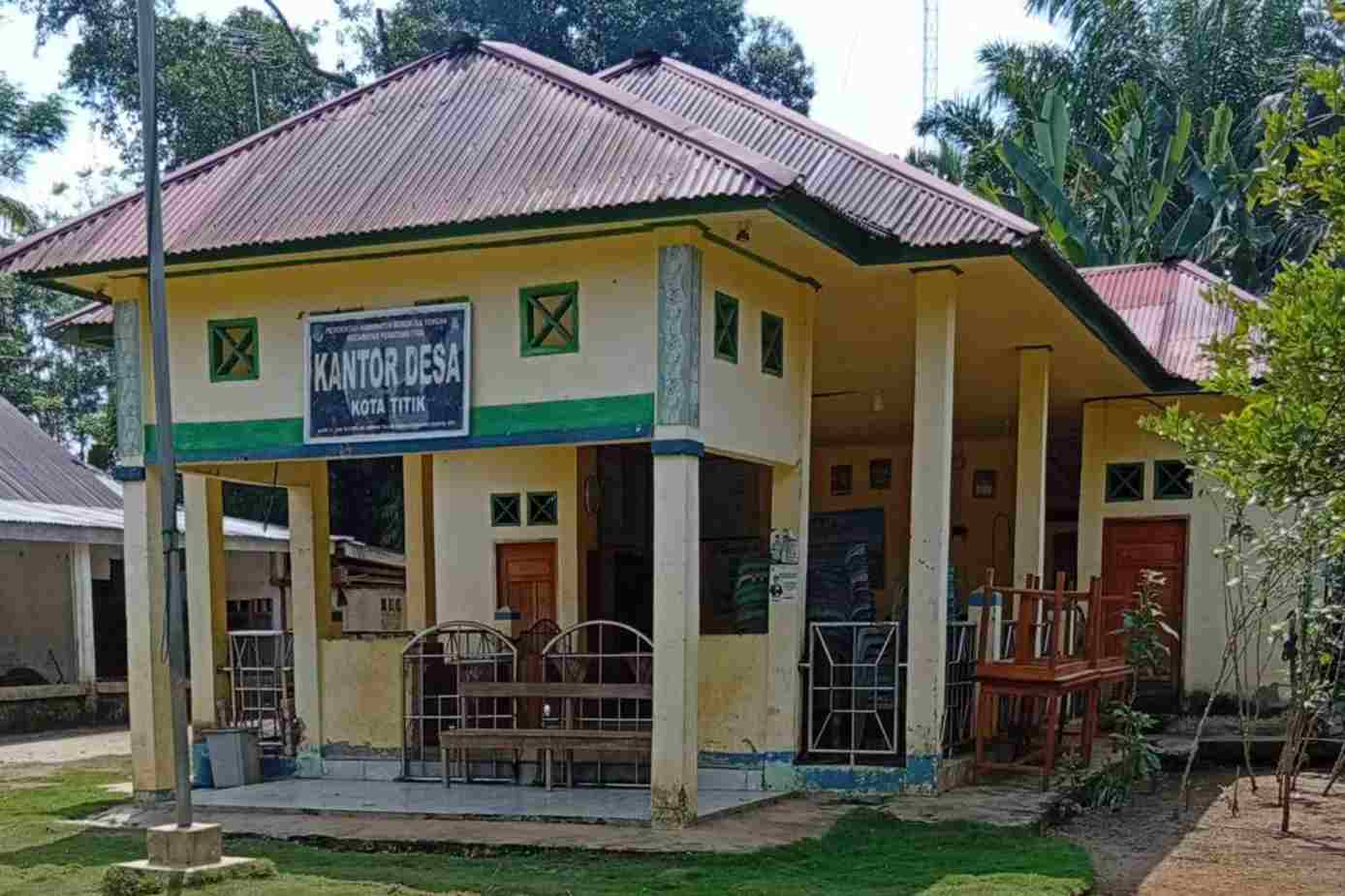 Kantor Desa Kota Titik, Kecamatan Pematang Tiga Kabupaten Bengkulu Tengah.